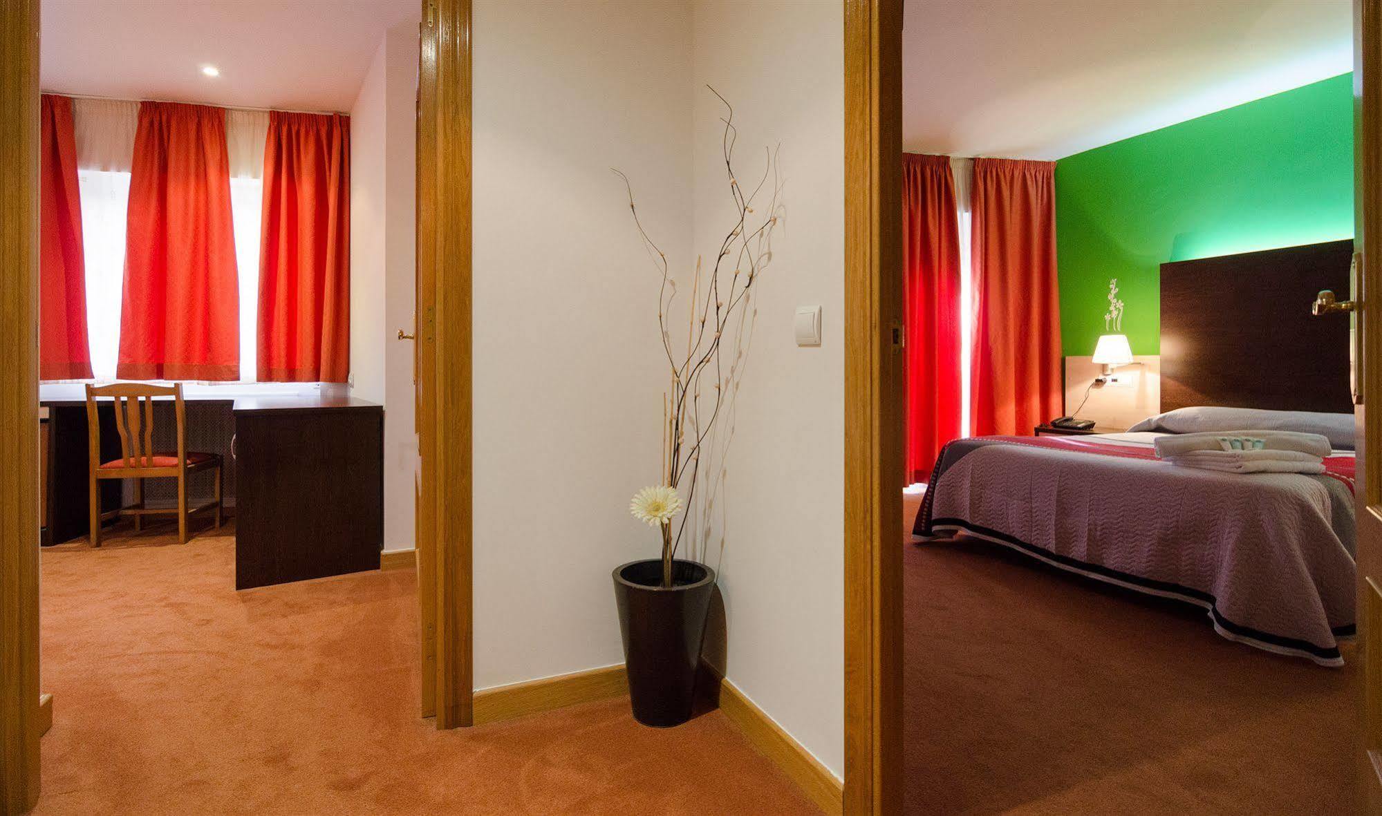 Nest Style Santiago 3*