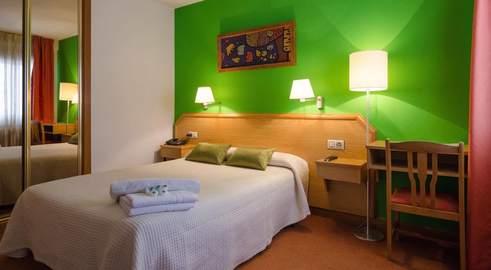Nest Style Santiago Hotel 3*