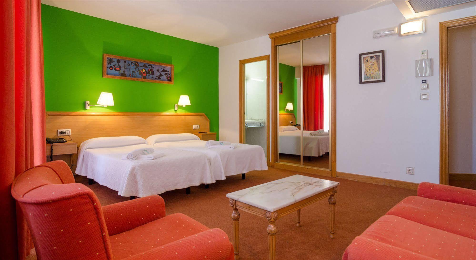 Hotel Nest Style Santiago 3*