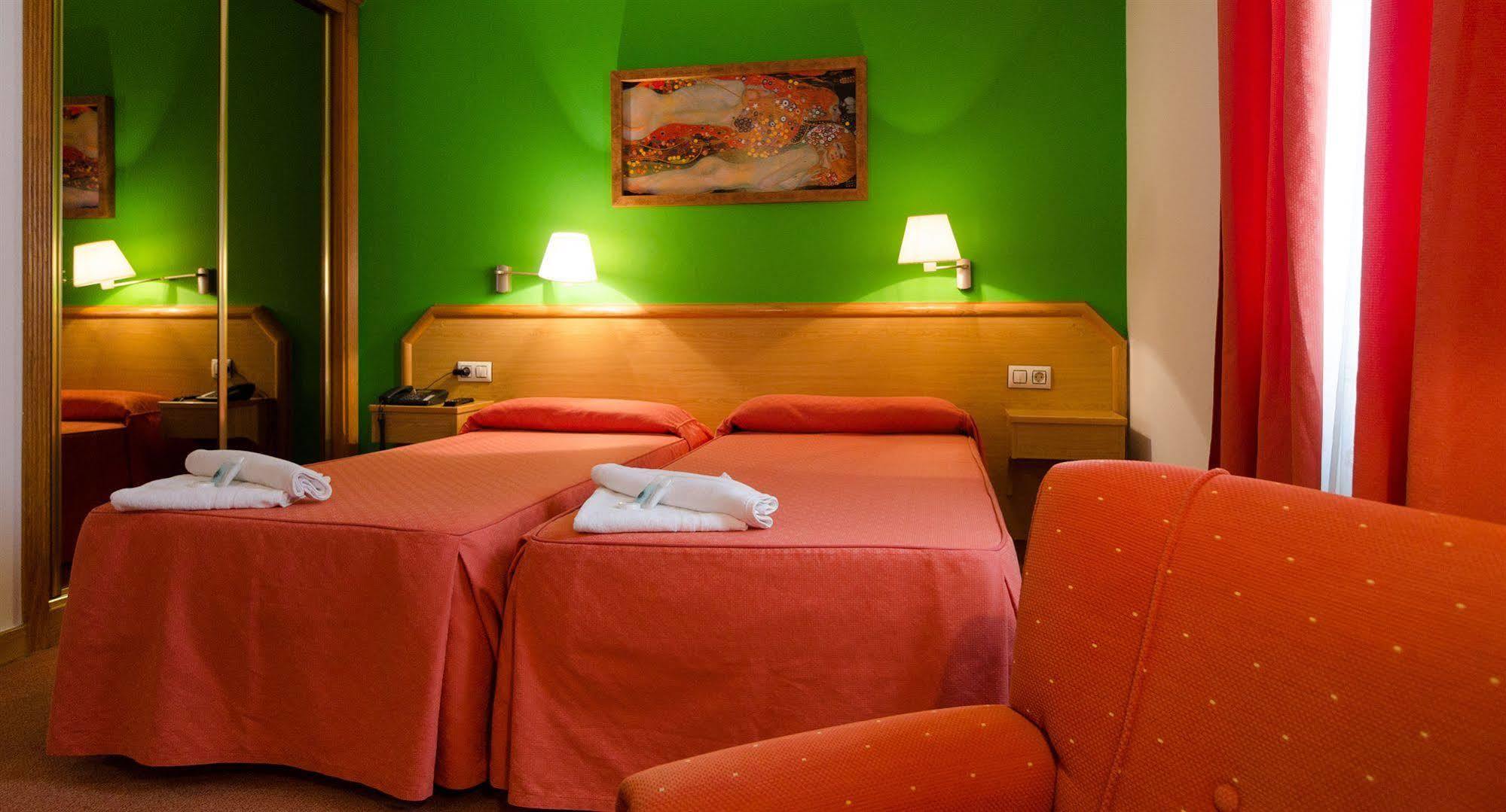 Nest Style Santiago 3*